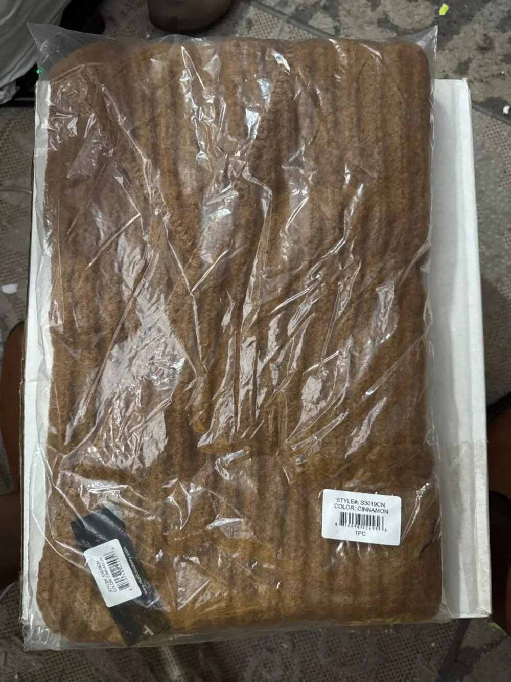 NWT Marcus Adler The Ashey Scarf Cinnamon Size One Size